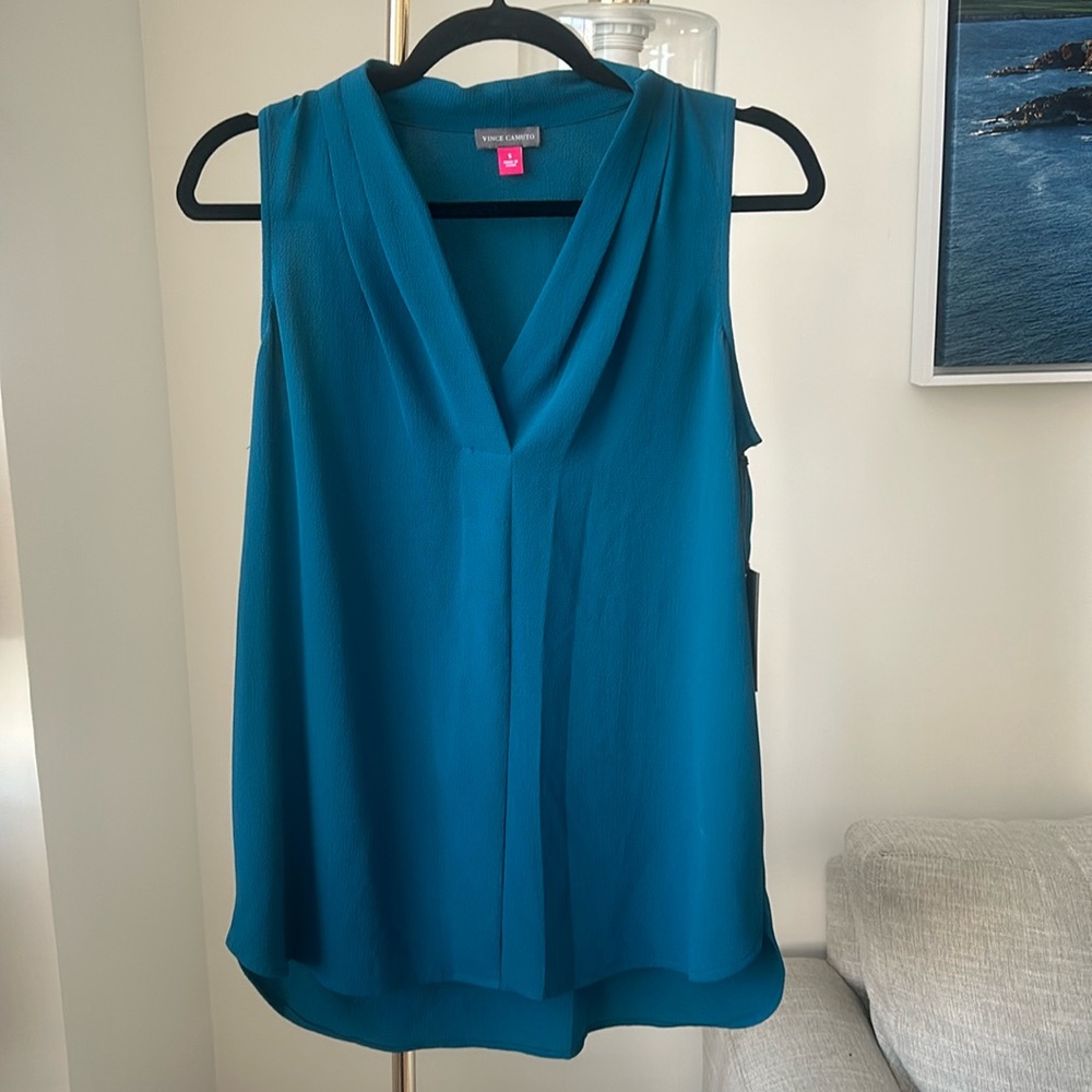 NWT Vince Camuto crepe v neck blouse SMALL